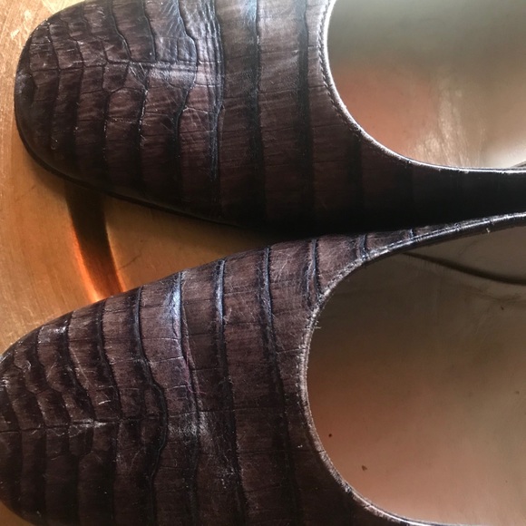 VINTAGE BROWN CROCODILE PUMPS - Picture 3 of 8